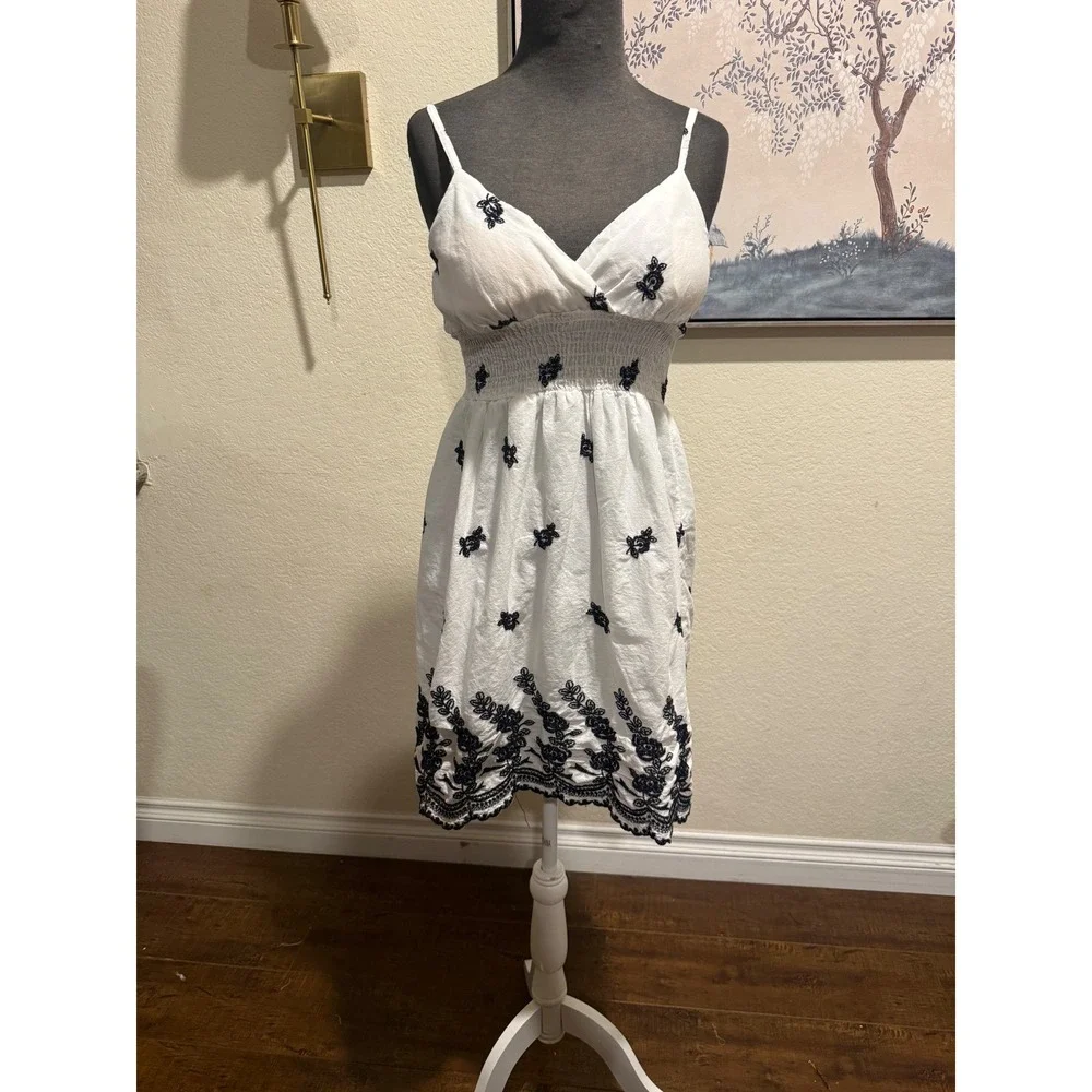 She's Cool White Navy Floral Embroidered Smocked Waist Sundress Small - Picture 2 of 4